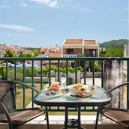 Apartment Halkia *